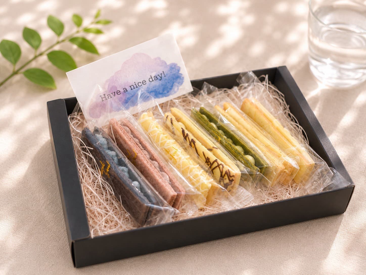 個包装の彩りバターサンドを詰め合わせたギフトボックス